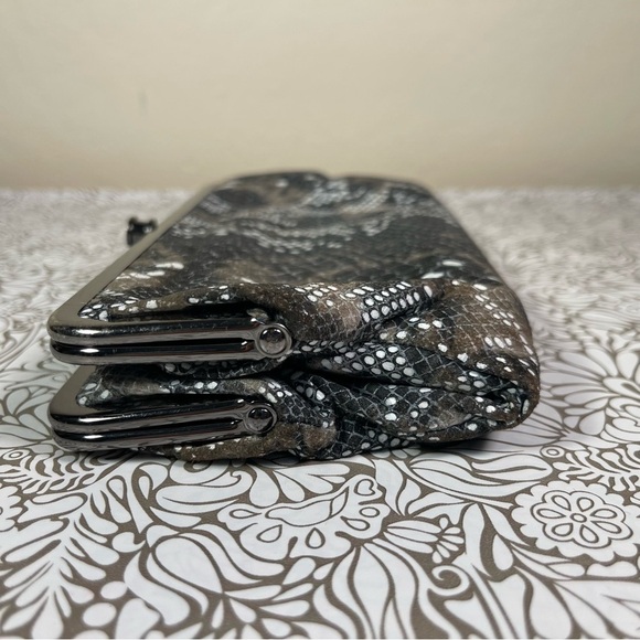 HOBO LAUREN DOUBLE FRAME LEATHER CLUTCH WALLET SNAKE EMBOSSED PRINT - Picture 2 of 13